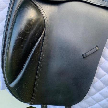 Image 3 of Kent & Masters 17.5” S-Series High Wither Dressage saddle