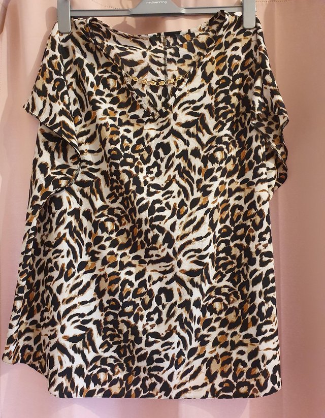 Preview of the first image of Womens plus size animal print top/blouse, size 24.