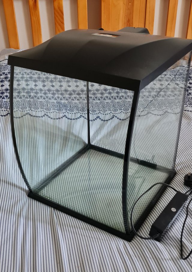 Preview of the first image of Betta Curve Fish Tank with light and filter pump.