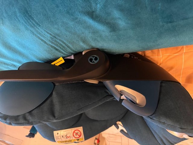 Preview of the first image of Cybex Cloud z i-size car seat, unused, excellent condition.