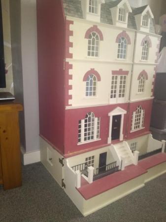 Image 2 of Part broken but fixable dolls house
