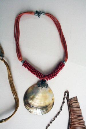 Image 3 of 12 Women's 60s? Necklaces. Sea shells,plastic,metal and more