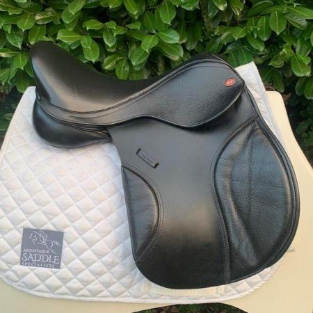 Image 13 of Kent & Masters 17” S-Series High Wither Compact saddle