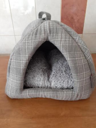 Image 4 of Cat Igloo Bed Grey Plaid