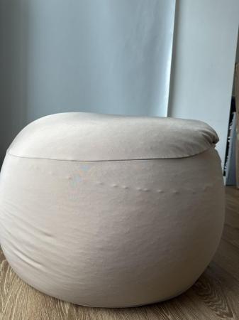 Image 1 of The pod bean bag, 1 year old, new like condition