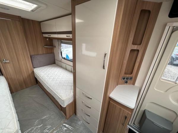 Image 14 of Lunar Clubman SB 2018, 4 Berth Caravan *Fixed Single Beds*