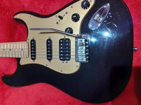 Image 2 of FENDER STRATOCASTER DELUXE 50TH ANNIVERSARY EDITION 2004