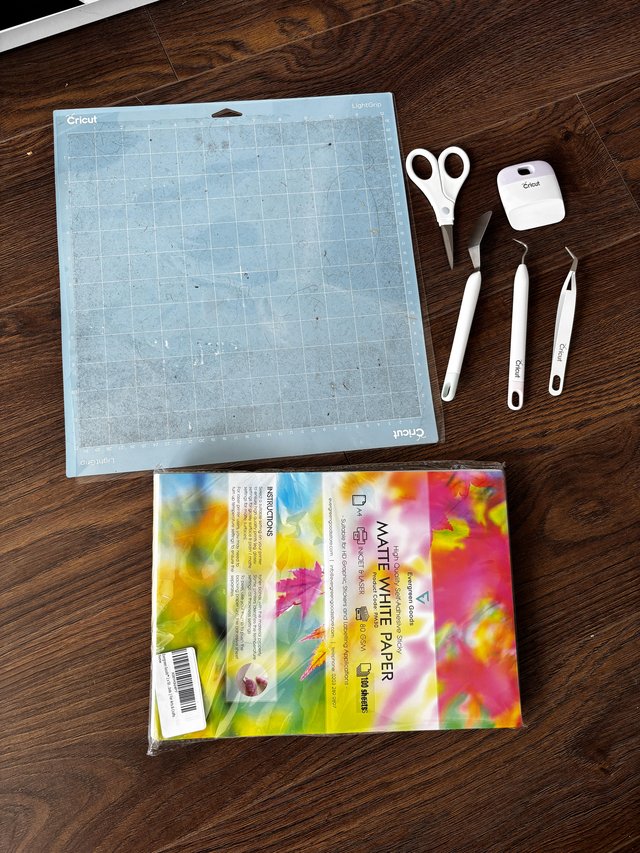Preview of the first image of Cricut maker 3 with accessories.