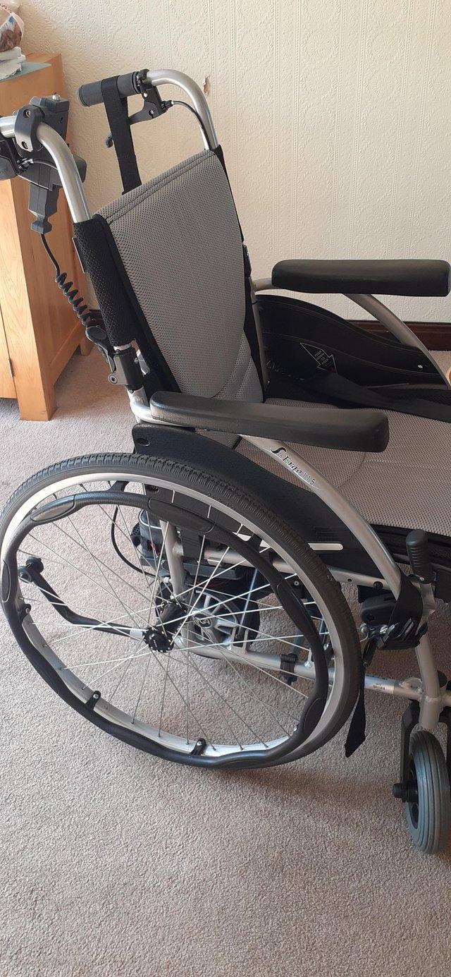 Preview of the first image of Ligh weight  wheel chair with moter.