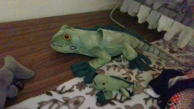 Image 2 of cuddly green iguana soft toy