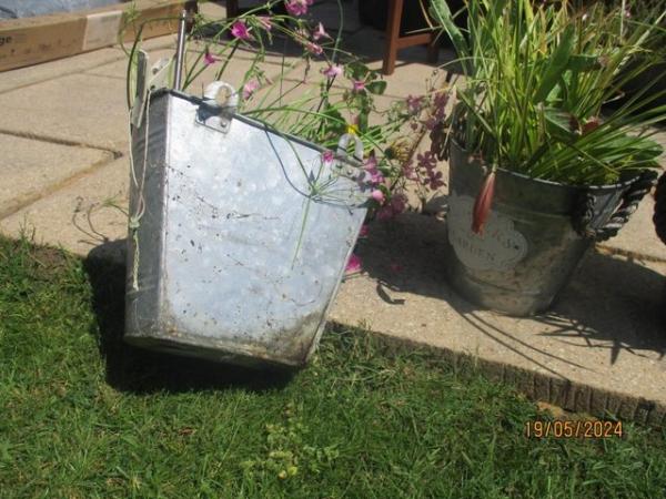 Image 3 of 6 galvanised small planters,3 round,2 with handles,1 hanging