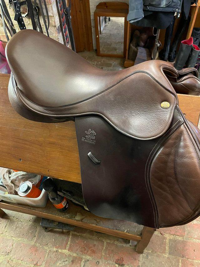 Preview of the first image of Fairfax classic jump saddle in brown.
