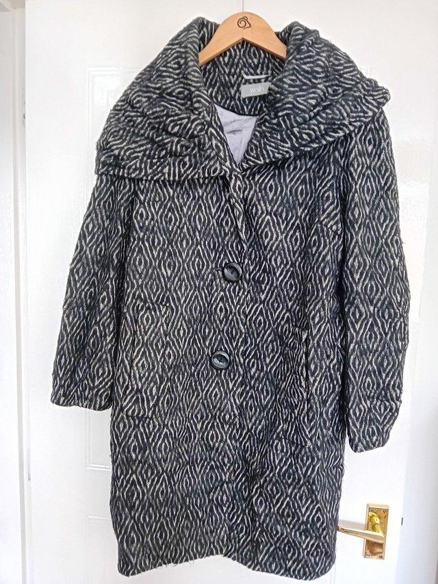 Preview of the first image of Wallis black and grey design coat.
