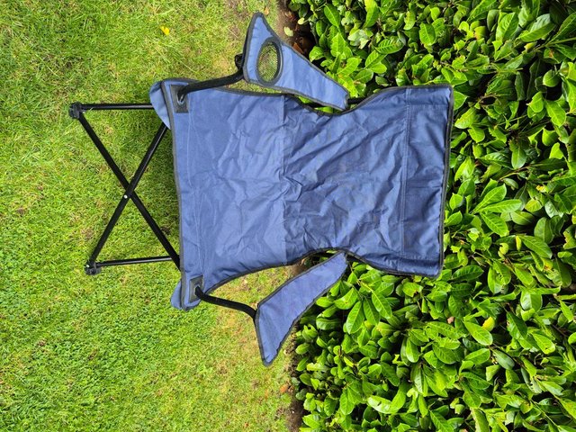 A pair of folding travel/garden chairs. Adult & child chair — photo 2 of 3