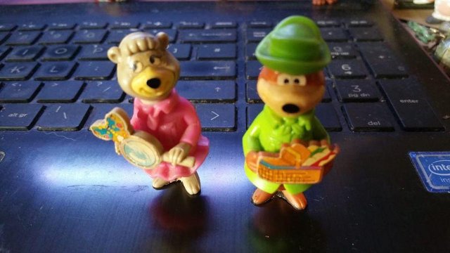 Preview of the first image of Yogi & Cindy bear cake decorations brand new!.