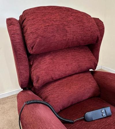 Image 4 of PETITE LUXURY ELECTRIC RISER RECLINER RED CHAIR CAN DELIVER
