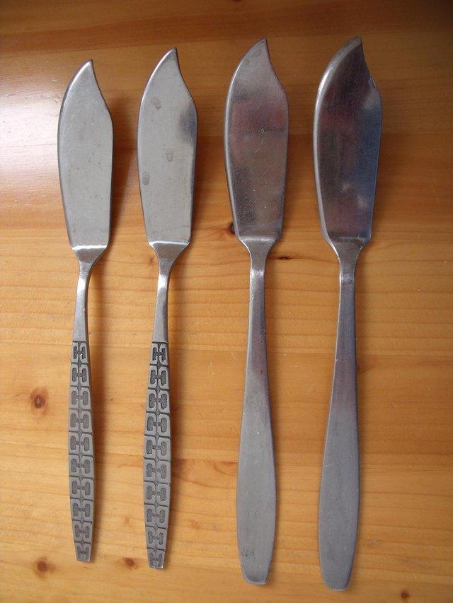 Preview of the first image of 4 modern stainless steel fish knives: 2 of each design..
