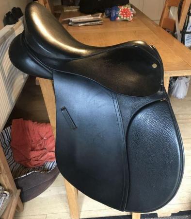 Image 3 of Black English leather GP 16 1/2 inch saddle. Wide