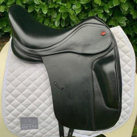 Image 13 of Kent & Masters 17” S-Series Dressage saddle (S2924)