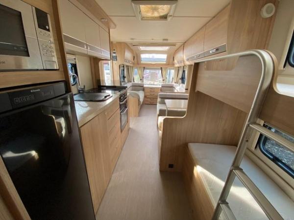 Image 7 of Elddis Tempest EB 2016 6 berth caravan *fixed bunks*
