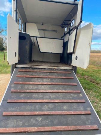 Image 3 of 7.5T Horsebox stalled for 3