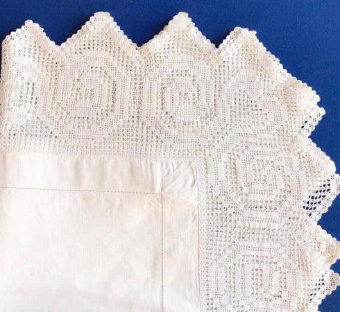 Image 2 of VINTAGE HEAVY COTTON TABLE CLOTH WITH WIDE CROCHET TRIM