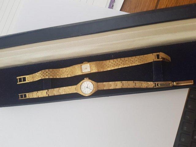 Preview of the first image of 2 ladies wrist watches in stainless steel in gold colour.