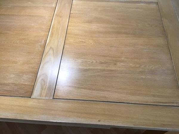 Image 10 of EXTENDING SOLID OAK DINING TABLE RRP £550 SEATS 6-8