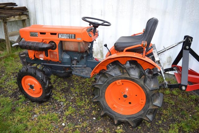 Image 7 of Kubota B7001 refurbished compact tractor