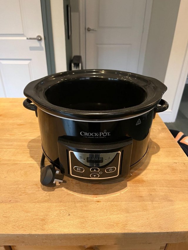 Preview of the first image of Crockpot without Lid free to a good home.