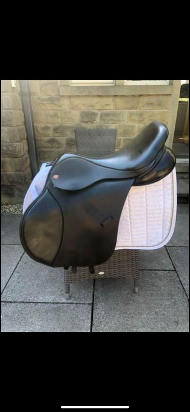 Preview of the first image of Kent and masters 17.5 black saddle.