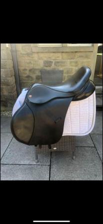 Image 1 of Kent and masters 17.5 black saddle