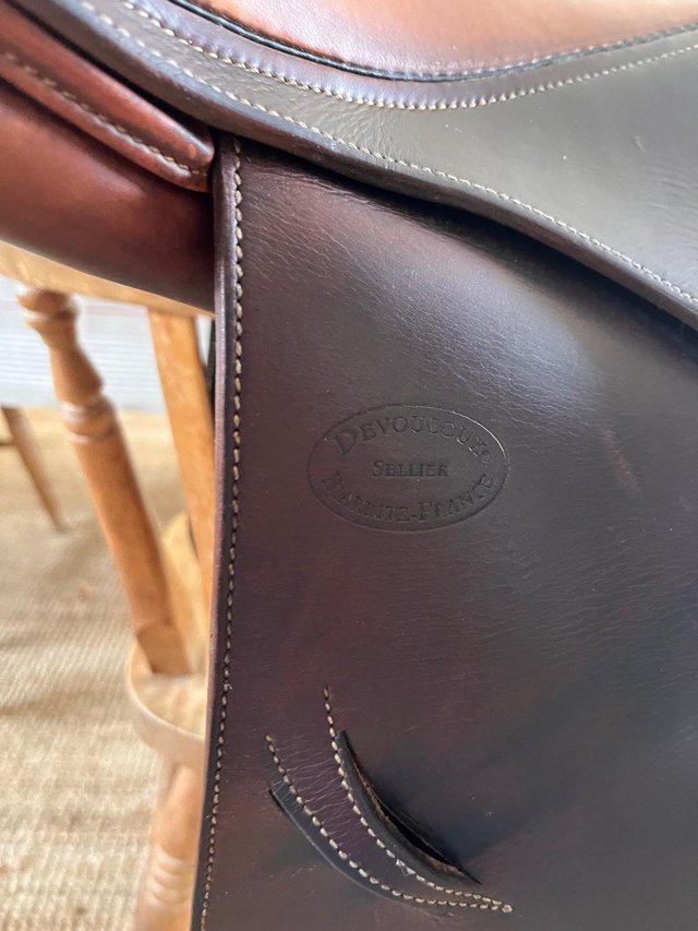 Preview of the first image of Devoucoux jump saddle 17.5inch very good condition.