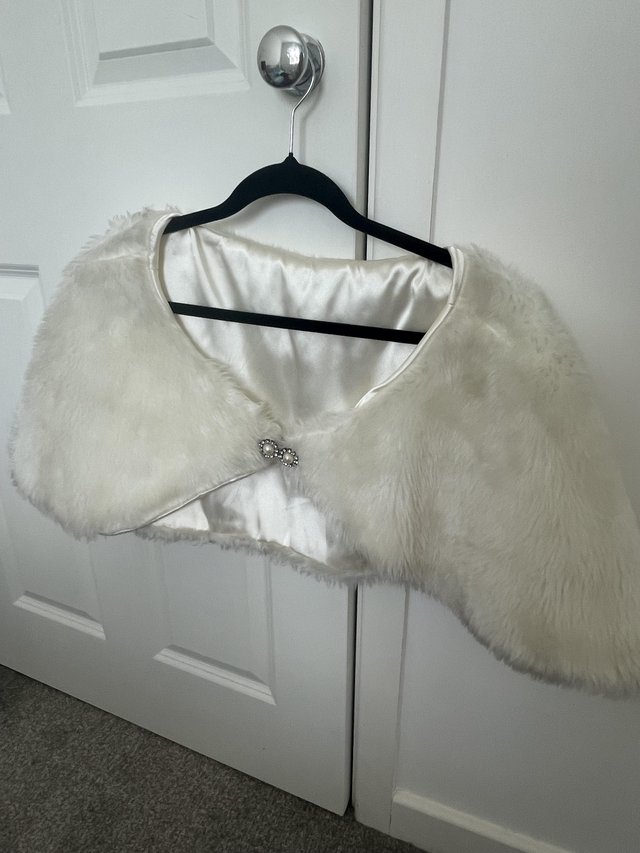 Preview of the first image of Women’s faux fur cape/wrap.