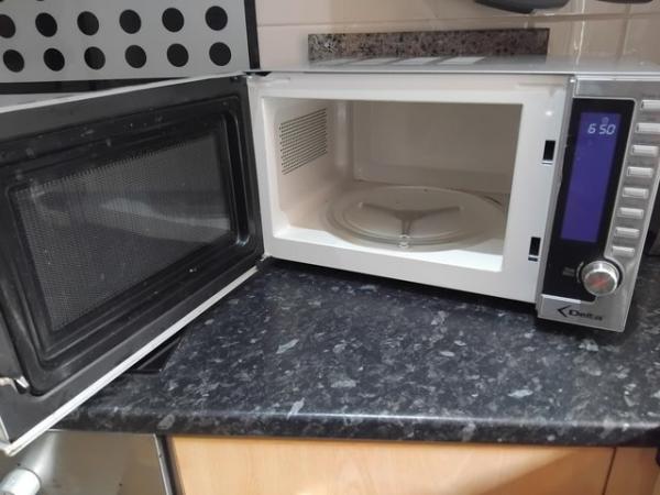 Image 3 of Microwave oven with grill