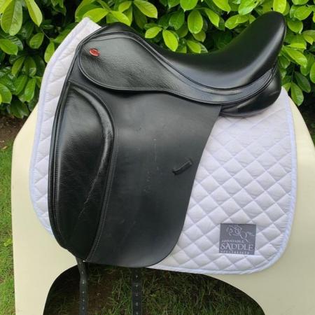 Image 1 of Kent & Masters 17.5 S-Series Dressage surface saddle(s3181)
