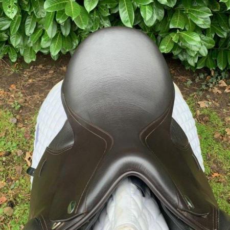 Image 8 of Thorowgood T8 17.5 inch Compact saddle
