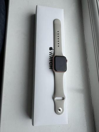 Image 1 of Apple Watch SE rose gold 40mm