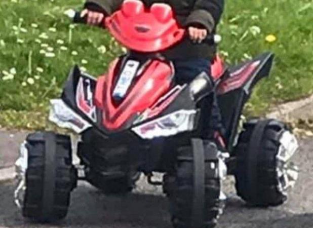 Image 2 of Kids quad bike battery powered red