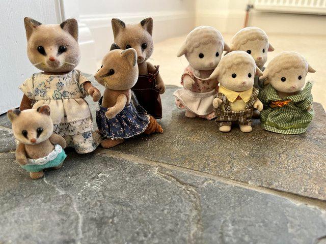 Preview of the first image of Sylvanians fox and sheep family.