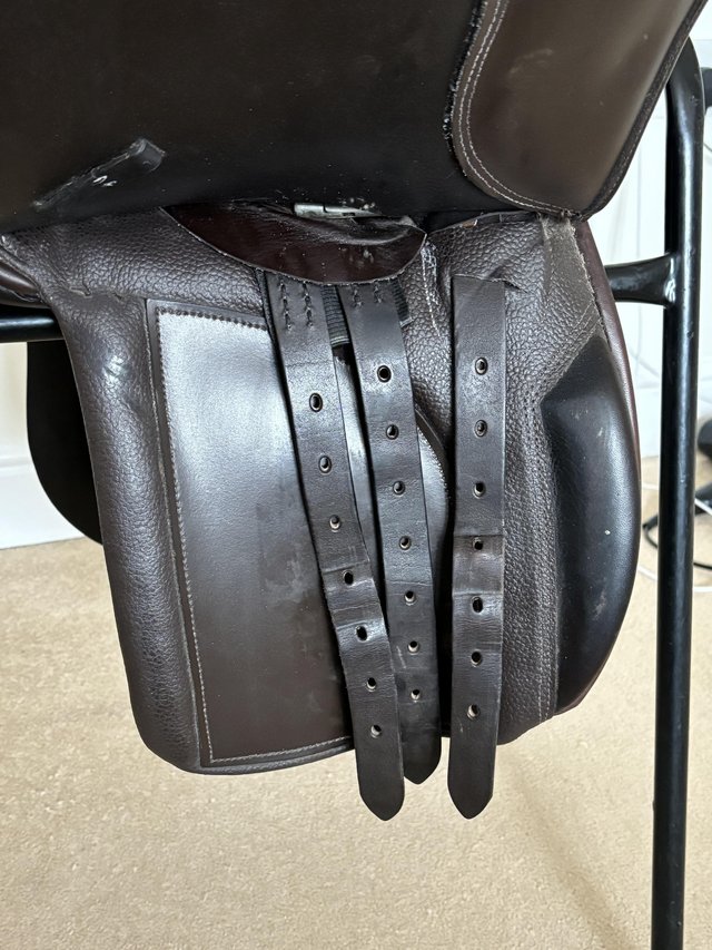 Preview of the first image of 16.5 extra wide English leather saddle.