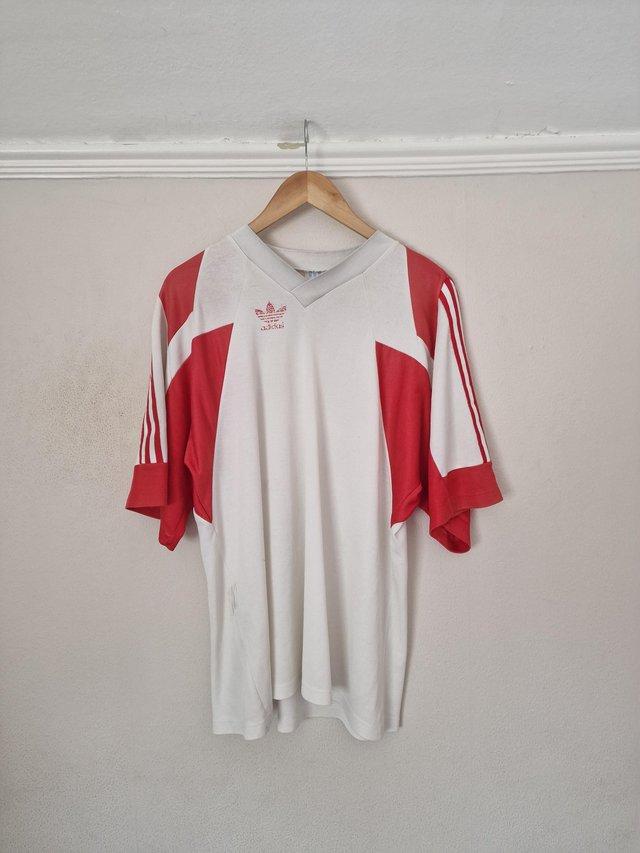 Preview of the first image of Vintage Adidas Sweatshirt SS Size L 44-46".