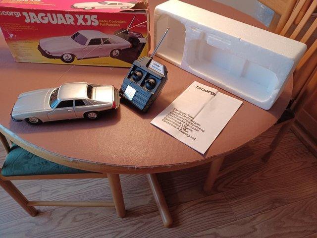 Preview of the first image of corgi JAGUAR XJS Radio Controlled M5750.