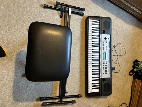 Image 2 of Yamaha electric YPT 260 portable keyboard with stall stand