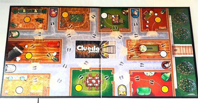 Image 4 of LOW USE JUNIOR CLUEDO * BOARD GAME