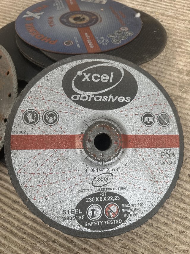 Preview of the first image of Cutting discs for sale (for 9 inch grinder).