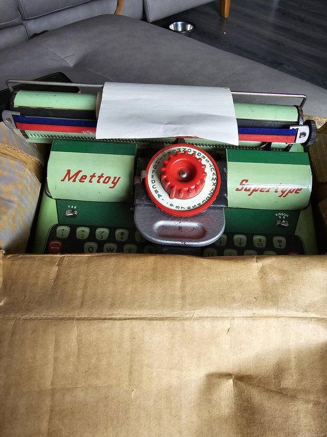 Preview of the first image of Mettoy supertype typewriter.
