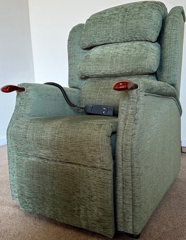 Preview of the first image of REPOSE LUXURY ELECTRIC RISER RECLINER GREEN CHAIR ~ DELIVERY.