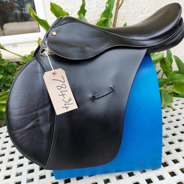 Preview of the first image of "Carlilse county" black jump saddle M/w 17 £80.