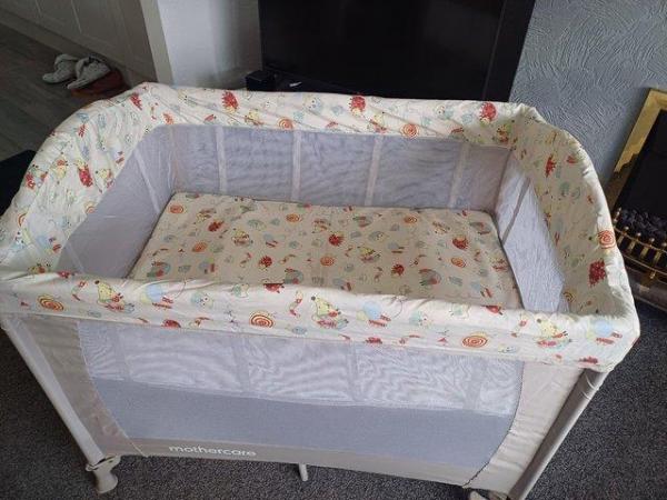 Image 3 of Mothercare bassinet travel cot/playpen